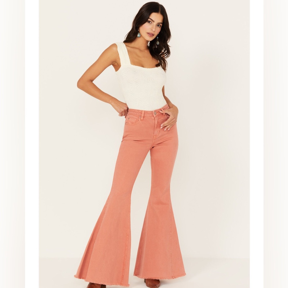 NWT SHYANNE WOMEN'S HIGH RISE SUPER FLARE STRETCH JEANS - Rose - size 25W/34L